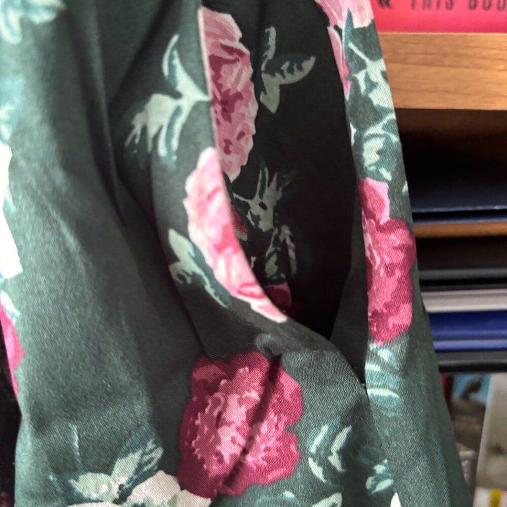 NWT Collectif Size UK 12/ US 8 Swing Skirt Green with Floral Pattern - Picture 4 of 10